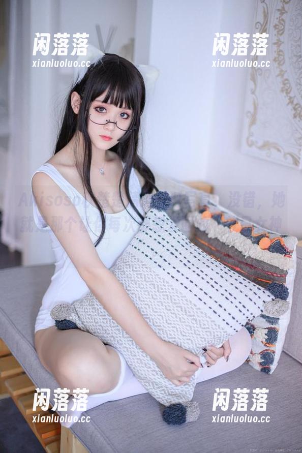 Akisoso秋楚楚精选圣诞写真，没错，她就是那个让你每次都想发圈的“节日女神”。