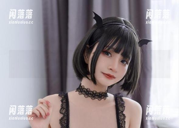 阿米莉亚·华生在Azami的图库中荡漾，似乎每一张资源都在低语着未完的故事呢。