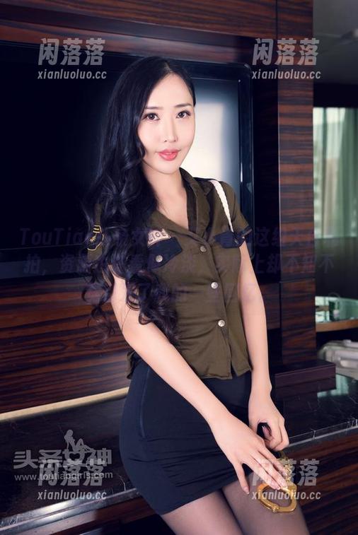 TouTiao头条女神 - 艾小青的这组天台私拍，资源也许看似冷淡，实际上却不知不觉引发了我的一些回忆。