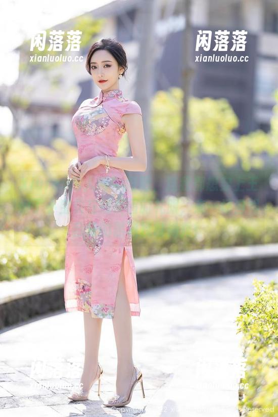 Xiuren秀人网 - 好吧，连我都想穿上王俪丁小宝贝在线美图的礼服，来一场自娱自乐的黑科技时尚秀！
