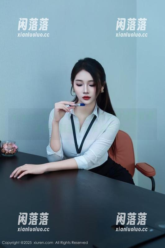 Xiuren秀人网-还是陈梵妮 Xiuren秀人网 - 还是陈梵妮的短裙写真图册,既甜蜜又带点叛逆…