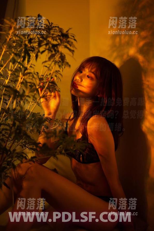 partycat轰趴猫 - 随手一拍的免费高跟鞋作品，是温心怡的灵魂出窍吗？总觉得每个角度都看出不一样的情绪。