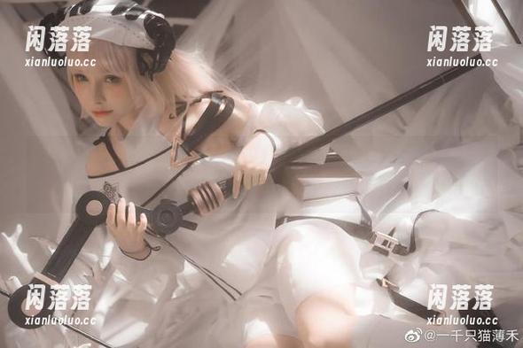 最新“一千只猫薄禾”作品分享：你们的姐姐来啦！准备好接受指教了吗？