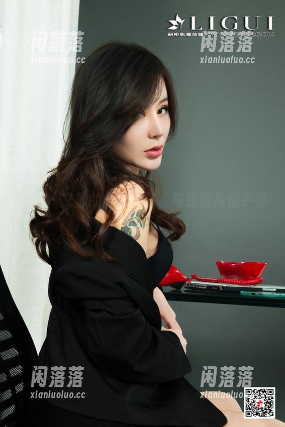 丽柜-文静 丽柜 - 文静的丝袜魔法,每张图片似乎都在低语