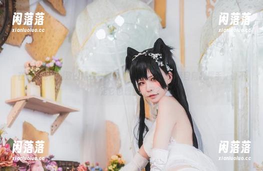 在可可老师别致的婚纱写真中，发现裙摆也在暗自向我挥手，说不定它也想出门呢？