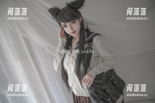 就塔塔_Lo1iTa这学姐图包，我每次都想侧面偷偷看