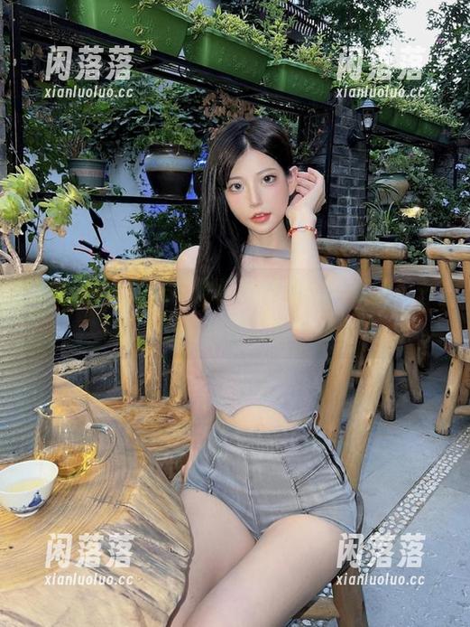 微密圈 - 妮是老虎和她的连衣裙私拍，一场似乎永无止境的梦游。