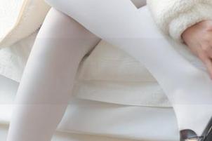 少女秩序 - 最新小满画册：美脚…我在想这是不是专门为了让人留意到的呢？