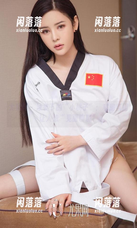 尤果网 - 泳装下的“小桃子”：私房氛围让人想“见面聊聊”