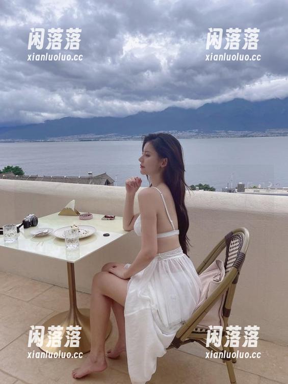 微密圈 - 就是阿朱啊的特制网袜私拍，小腿肚子竟然在争抢注意力！