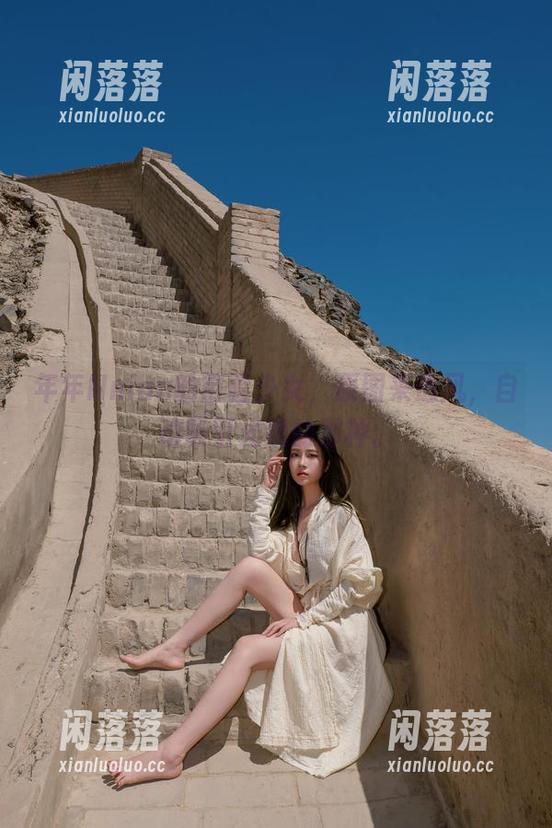 年年Nnian 年年Nnian的苗疆少女,原图来透风,自动吸引光线的那种。