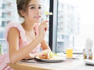 推女神 - 肆意妄为的可乐Vicky校服，挑战无圣光，作品直击青春核心。