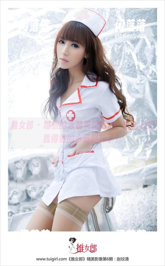 推女郎-吻熙 推女郎 - 吻熙的泳装美图精选,怎么又把我得意的小蓝桶踩了?