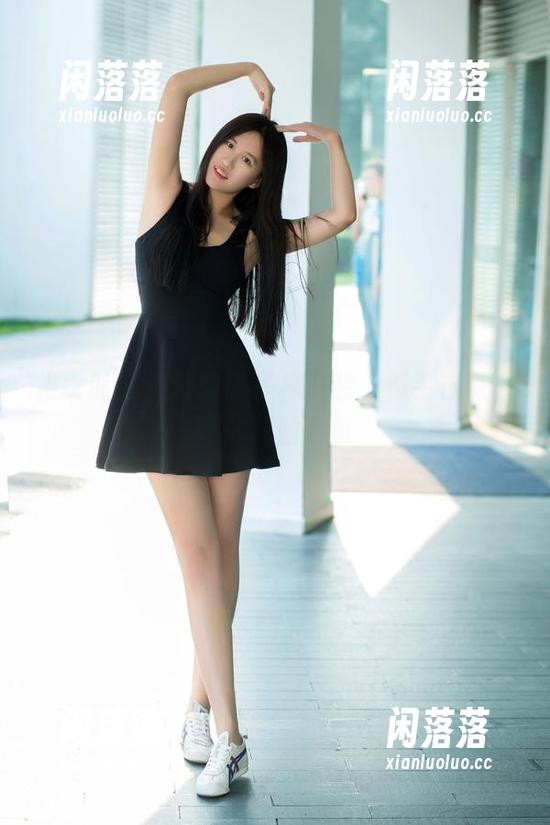 推女郎 - 王馨瑶的多样套装，似乎在说着不一样的故事