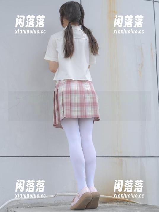 森萝财团 森萝财团的私拍精选:在白丝练功服中聚焦,掀起百合的踩物风潮。