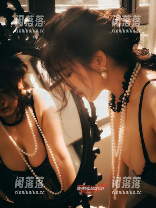樱晚gigi要搞事情啦，“吊带”图片里满满都是她的调皮！
