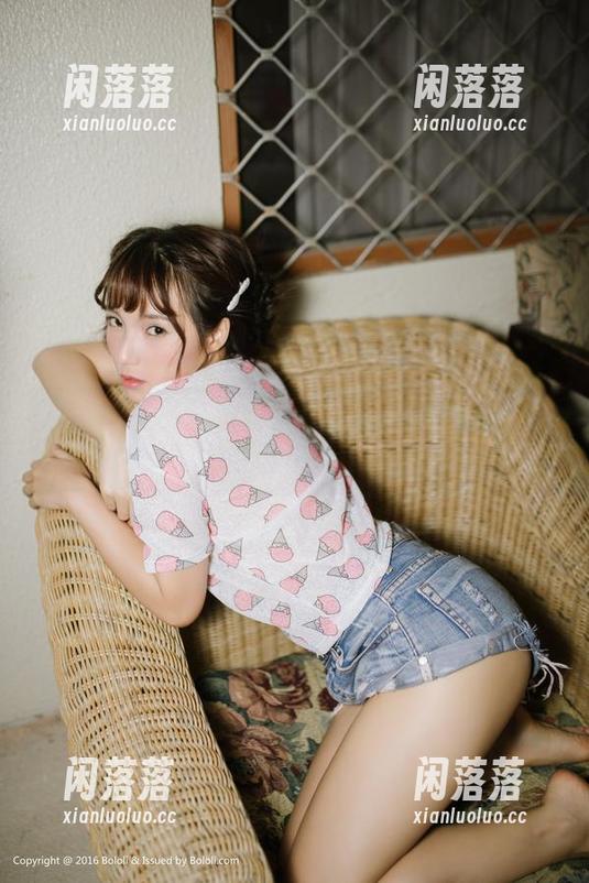 波萝社 - 柳侑绮的护士日常：写真合集中的小秘密！