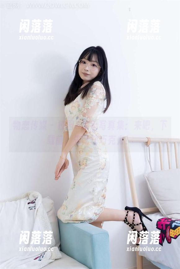 物恋传媒-菜菜 物恋传媒 - 校园&菜菜写真集:来吧,下载前,先吃块巧克力!