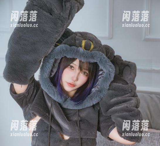 吊带难道是某种引子？狐洛洛子的cos里暗流涌动啊。