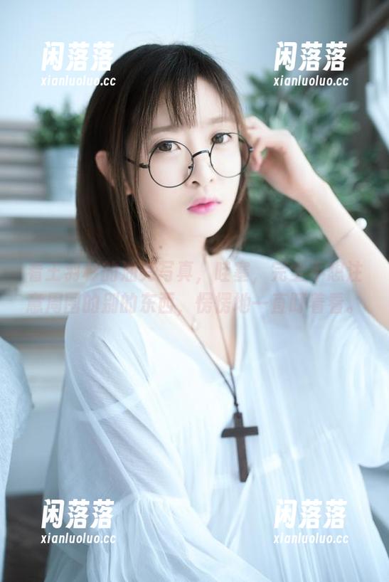 王羽杉 看王羽杉的油亮写真,哇塞,完全不想注意周围的别的东西,愣愣地一直盯着看。