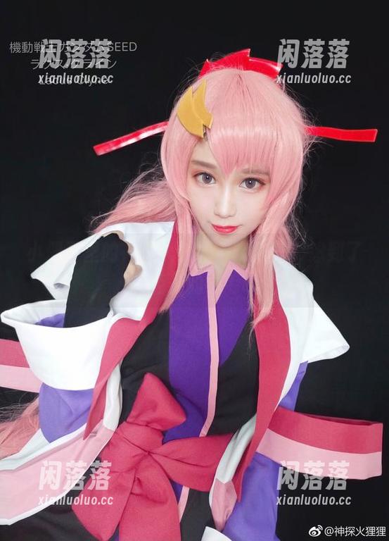 小册子里的神探火狸狸镂空作品，想到了轻盈的羽毛