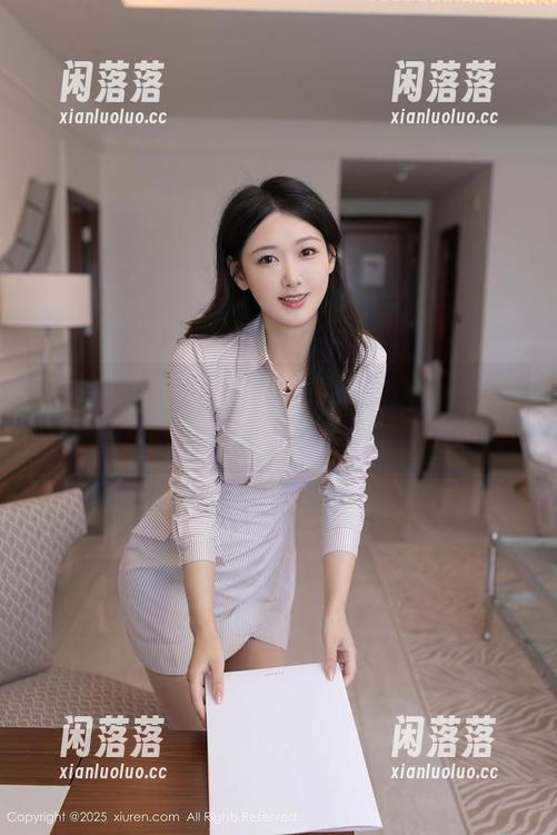 秀人网 - FoxYini孟狐狸：粉色的灵魂，在线享用一杯彩虹，原图来一张亲密照！