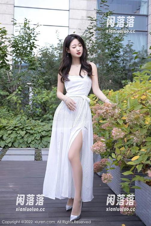 秀人网 - 小芭乐的私房写真又出新款：裤里丝，唔，这种组合我好想试试！