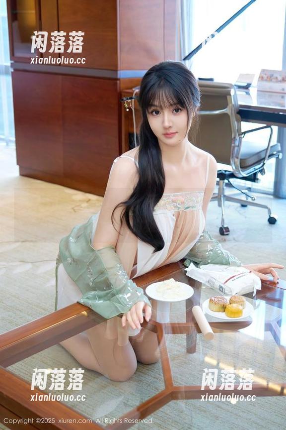 秀人网 - 原图对照：江七七的修女造型，照片精选的极致反差！