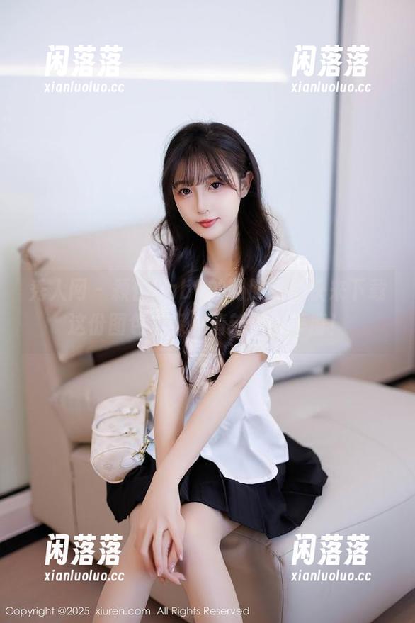 秀人网 - 颖仪baby的制服秀，快来下载这份图包，保持清新整个季度！