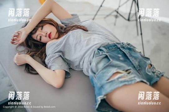 菠萝社-柳侑绮Sevenbaby 菠萝社 - 这组私拍里,柳侑绮Sevenbaby的奶牛仿佛在低语,猜猜她们说了啥?