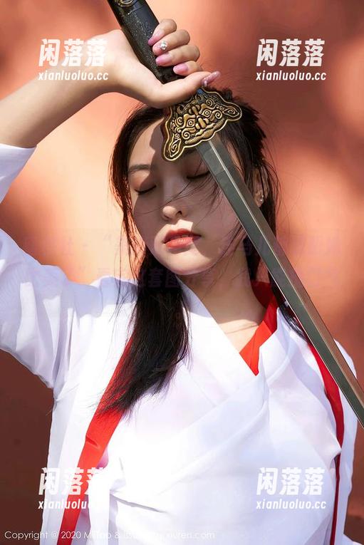 蜜桃社 - “美绪双马尾，连马儿都想跟她比美了”看完这套图分享，我只能抽口气。