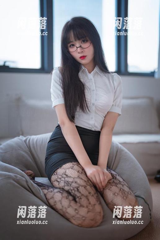 备好小风扇！轩萧学姐夏天写真集更新，看她如何在炎热中摇曳生姿！