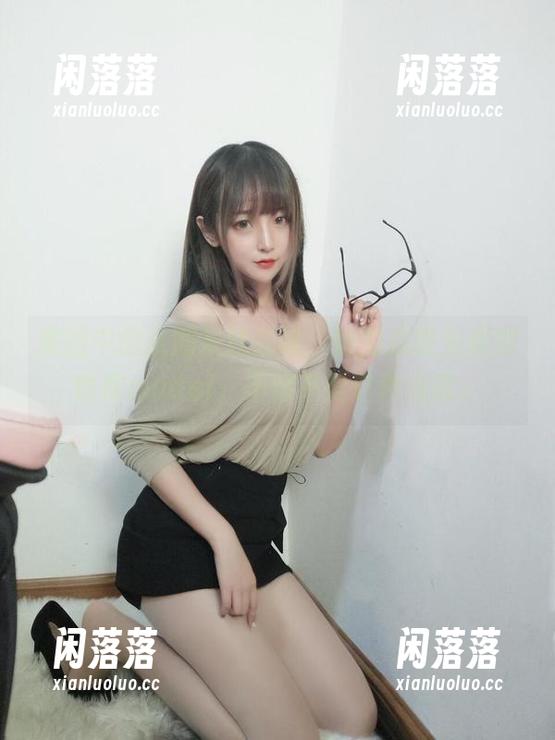 美图中的过期米线线喵，她的脚趾头居然也在model，不得不爱这种治愈。