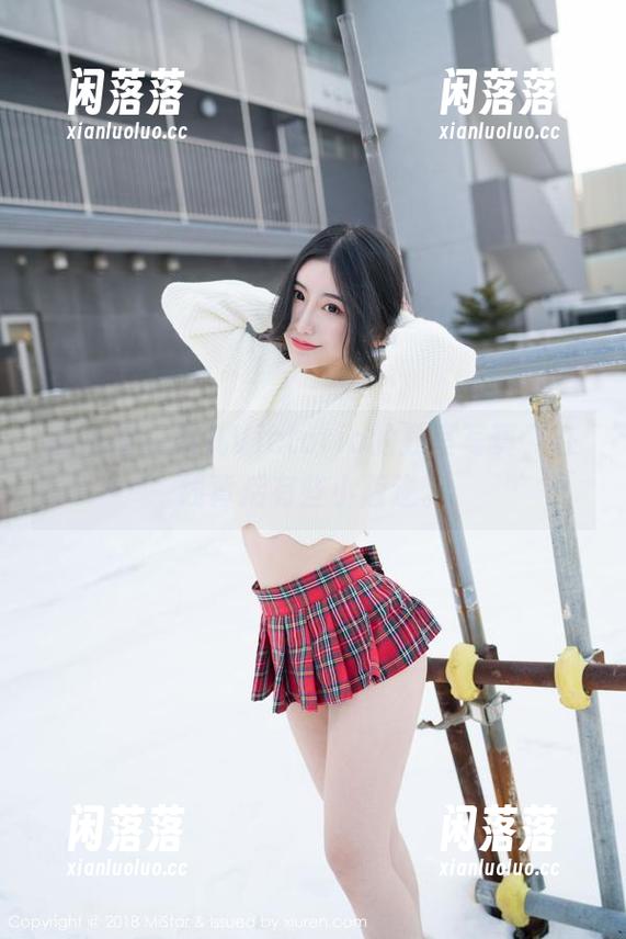 魅妍社 - 果儿Victoria的教室写真，在线背后有些小叛逆。