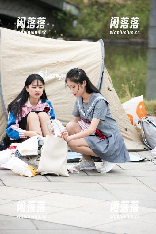 魔镜街拍-艾小青 魔镜街拍 - 不得不看的艾小青套图,超短裙肉丝舒展姿态