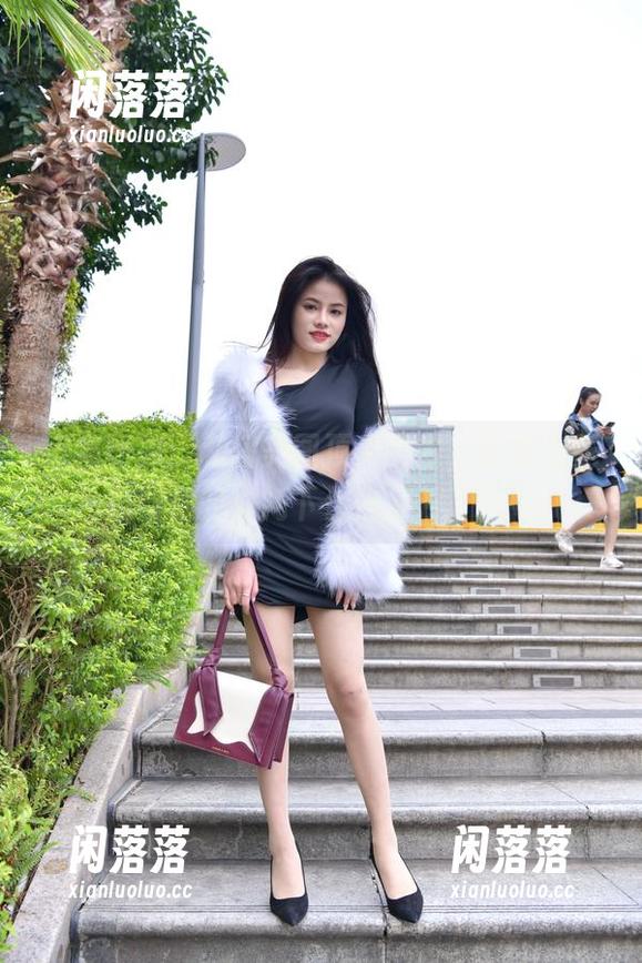 魔镜街拍：私房美图顶尖美景，芝芝在黄色包臀裙的衬托下仿佛穿越了天际！